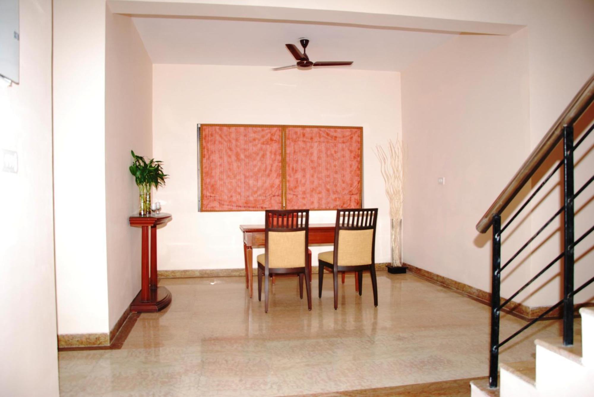 The Lalit Traveller Khajuraho Hotel Exterior photo