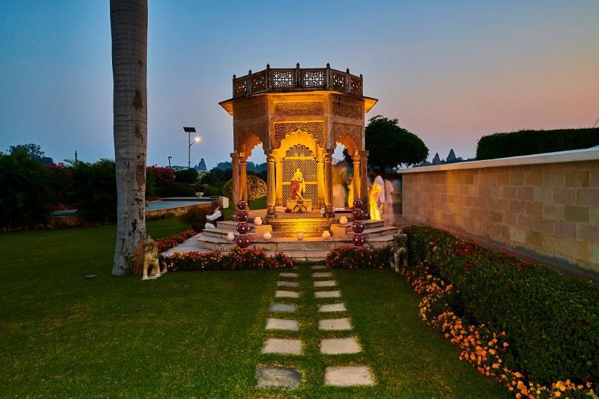 The Lalit Traveller Khajuraho Hotel Exterior photo