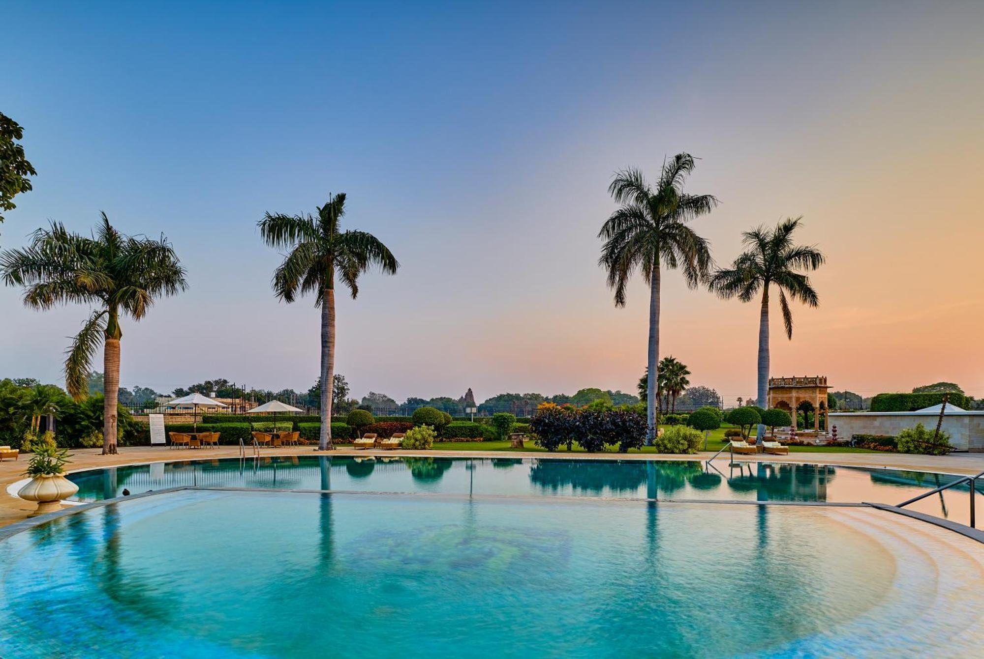 The Lalit Traveller Khajuraho Hotel Exterior photo