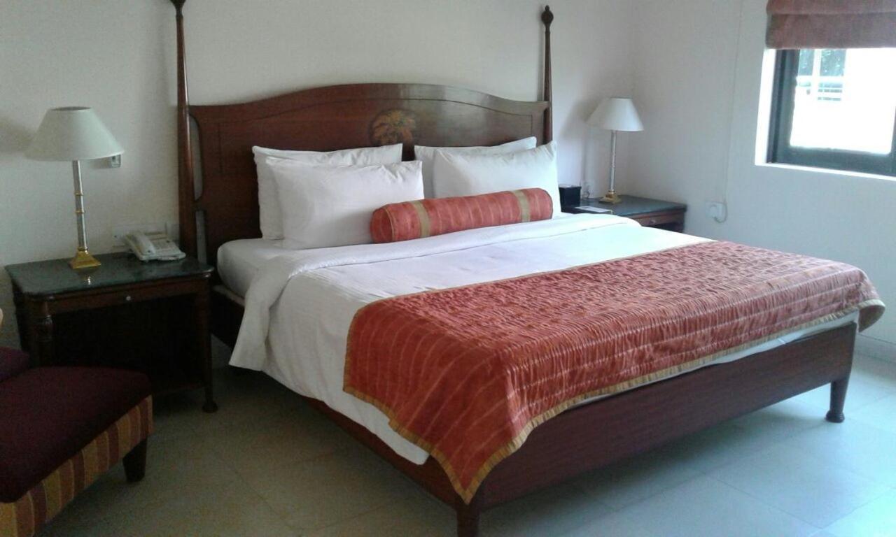 The Lalit Traveller Khajuraho Hotel Exterior photo
