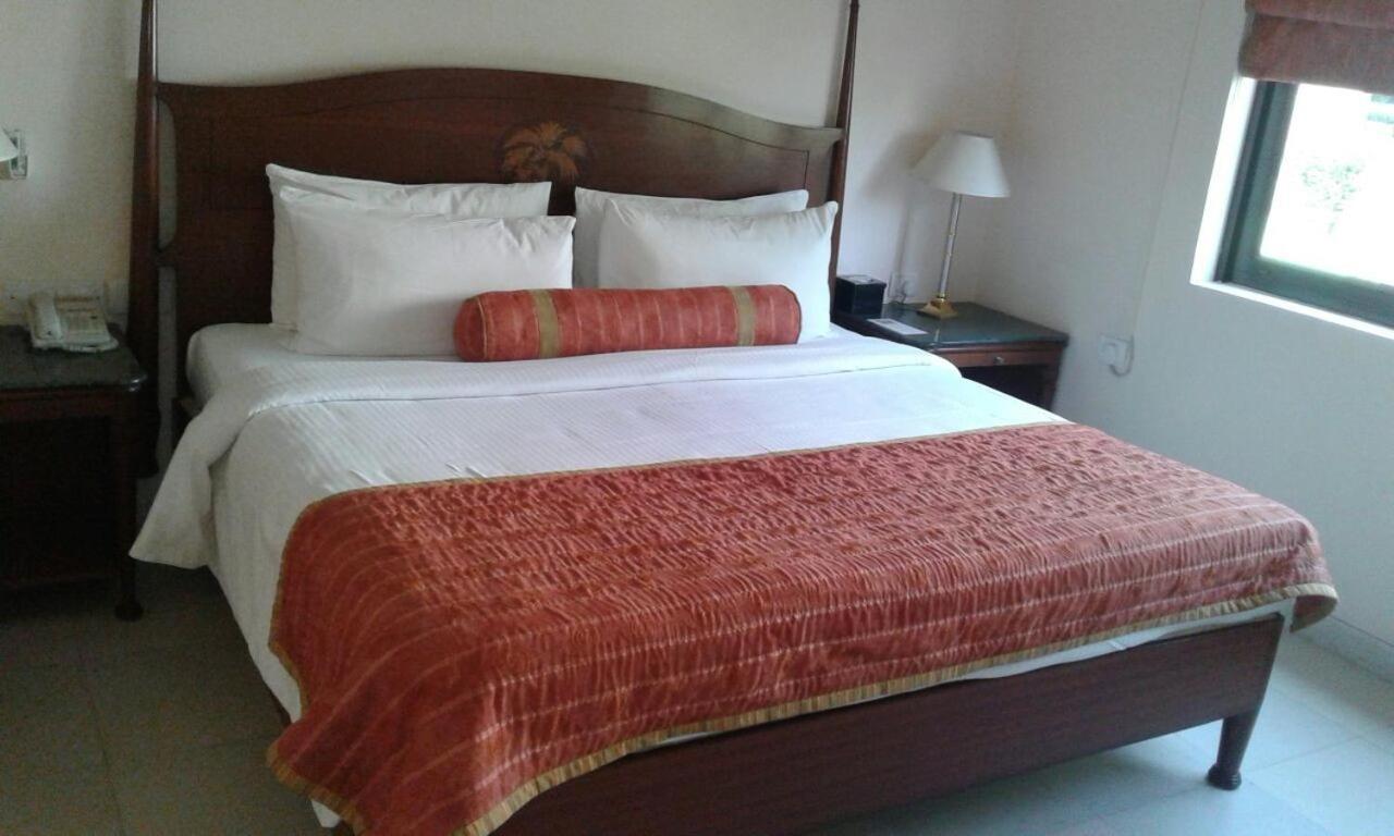 The Lalit Traveller Khajuraho Hotel Exterior photo