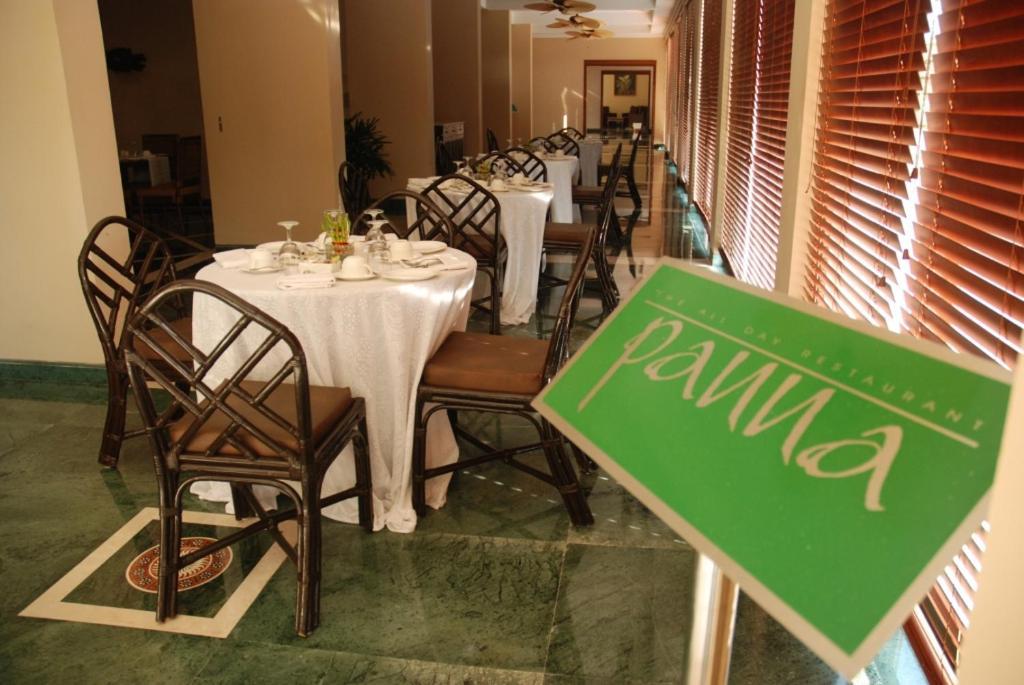 The Lalit Traveller Khajuraho Hotel Exterior photo