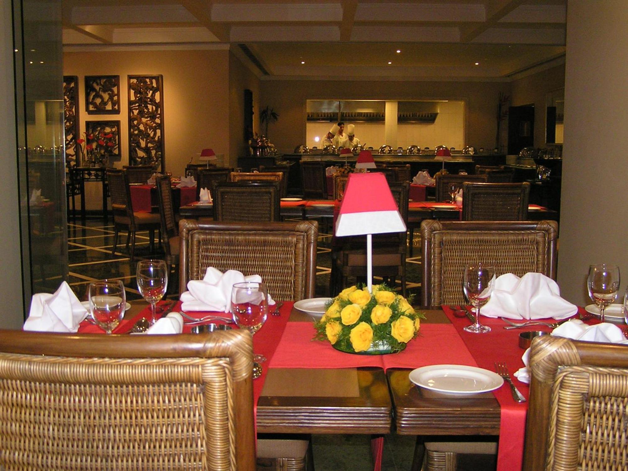 The Lalit Traveller Khajuraho Hotel Exterior photo
