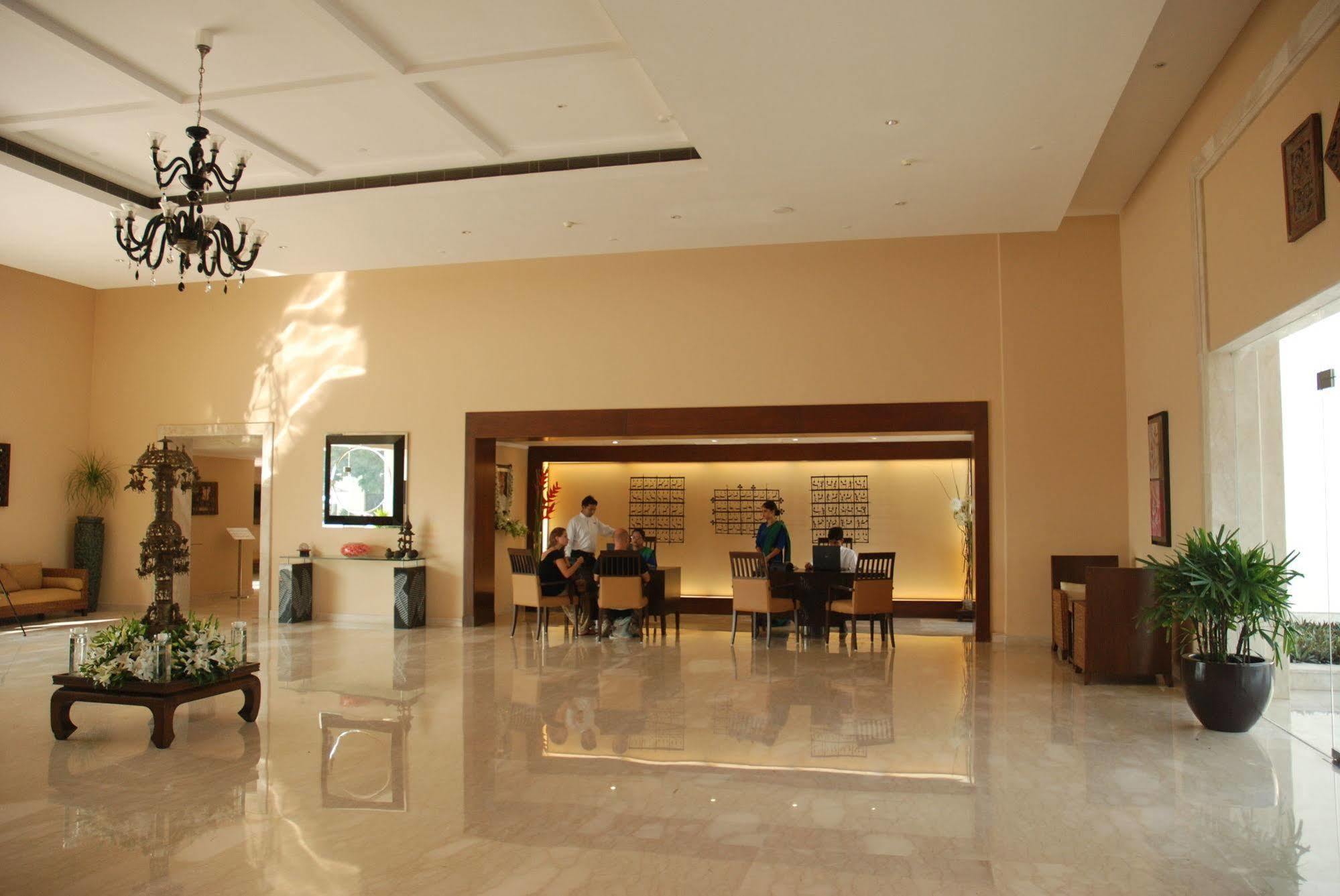 The Lalit Traveller Khajuraho Hotel Exterior photo
