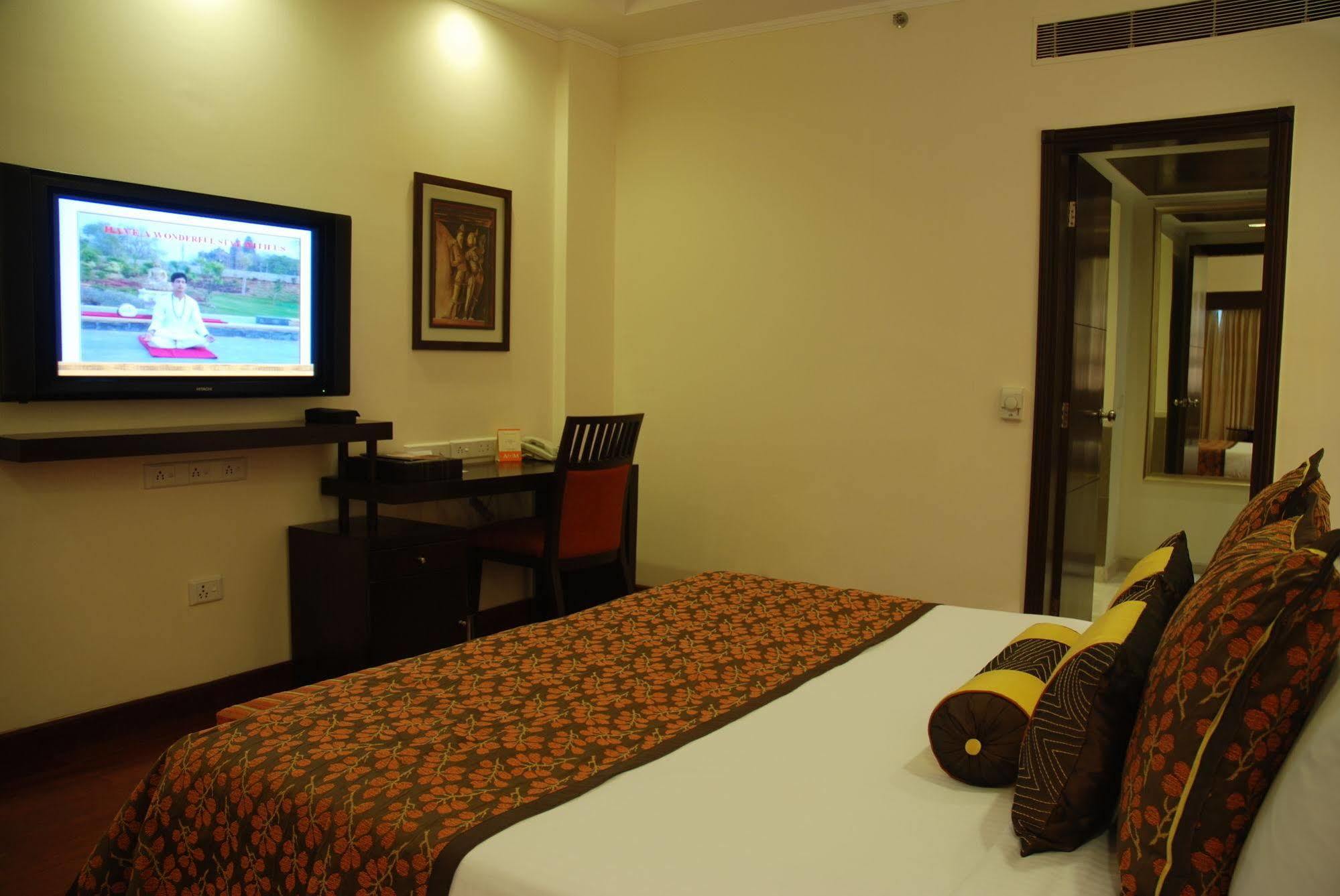 The Lalit Traveller Khajuraho Hotel Exterior photo